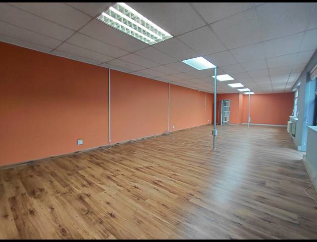 230M² OFFICE TO LET IN EPSOM DOWNS